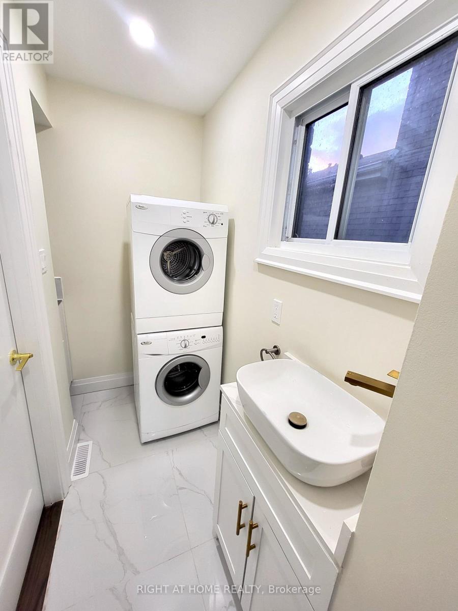 247 Hickling Trail, Barrie (Grove East), Ontario  L4M 5W9 - Photo 7 - S12496498