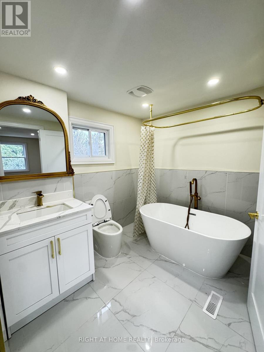 247 Hickling Trail, Barrie (Grove East), Ontario  L4M 5W9 - Photo 9 - S12496498