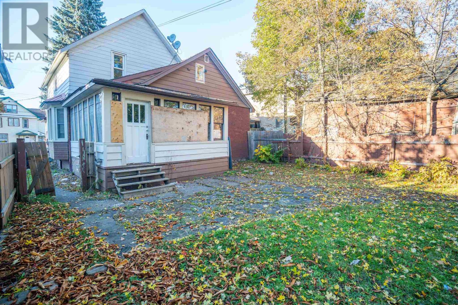 152 Pilgrim St, Sault Ste. Marie, Ontario P6A 3E9 - Photo 4 - SM253122