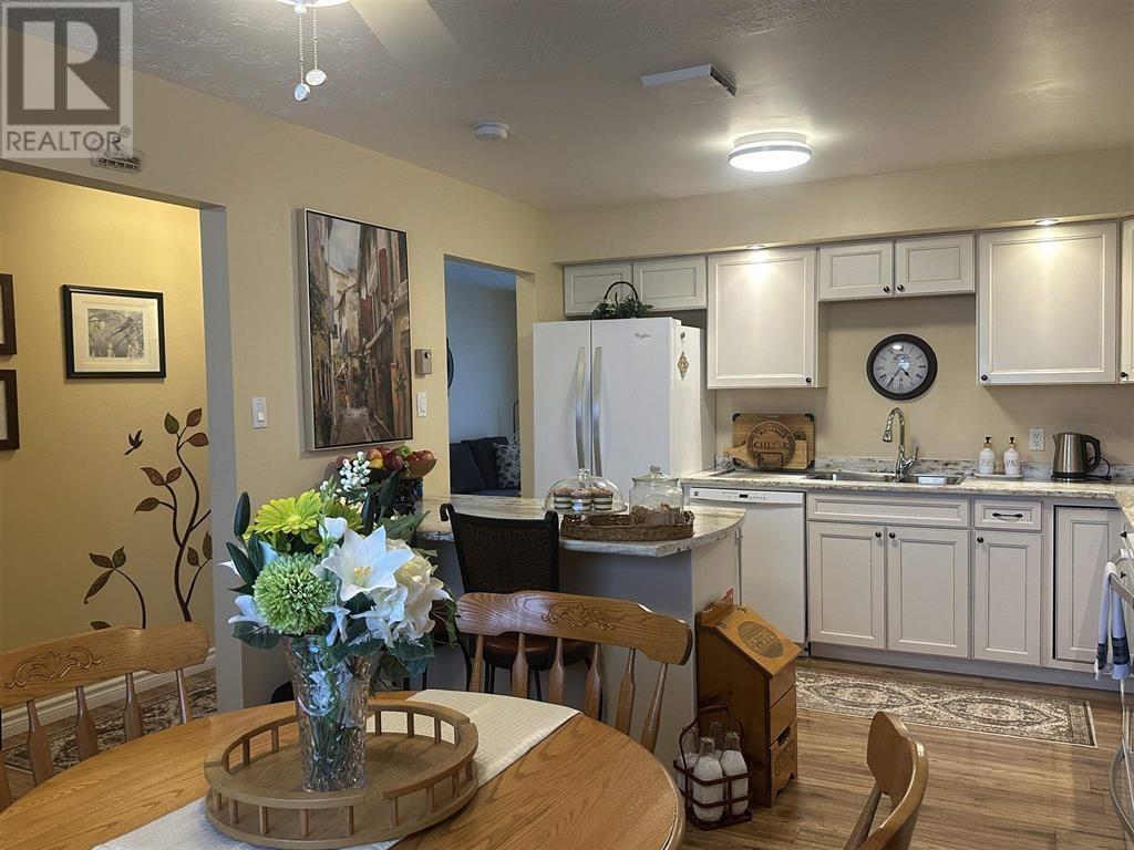 1 Gauthier Pl, Elliot Lake, Ontario  P5A 3M1 - Photo 10 - SM253136