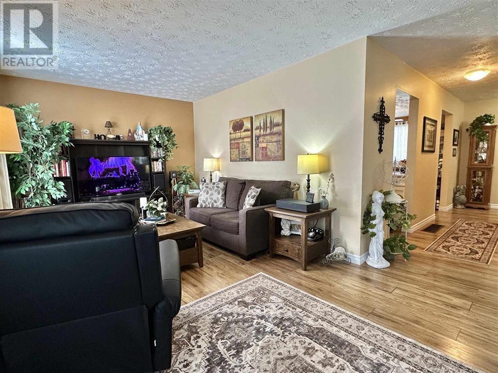 1 Gauthier Pl, Elliot Lake, Ontario  P5A 3M1 - Photo 5 - SM253136