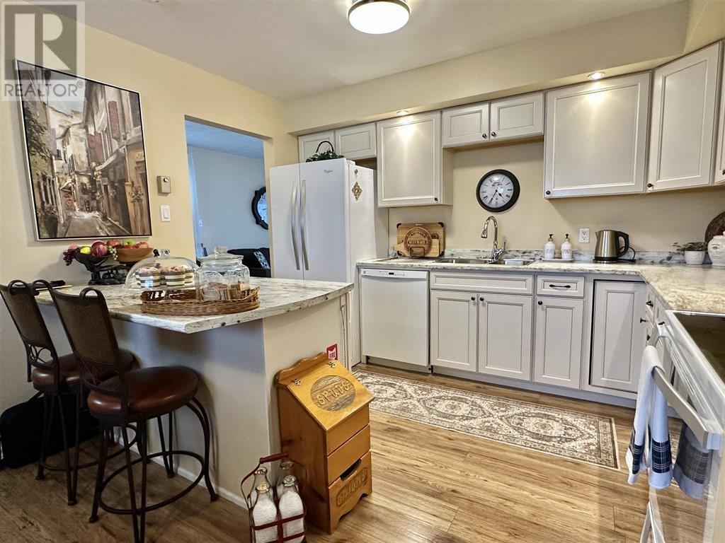 1 Gauthier Pl, Elliot Lake, Ontario  P5A 3M1 - Photo 8 - SM253136