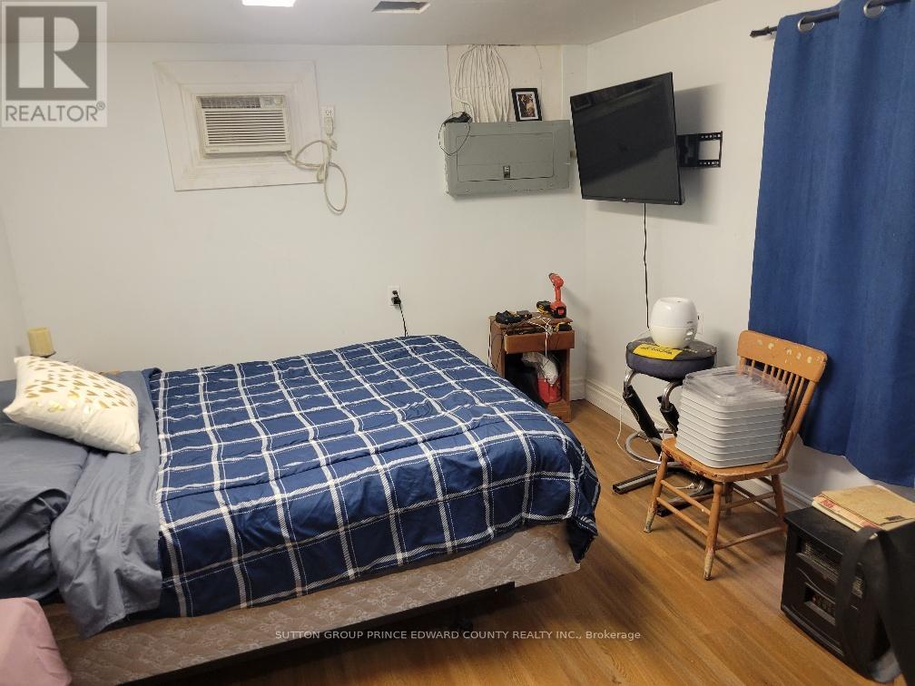 11 Low Street, Prince Edward County (Picton Ward), Ontario  K0K 2T0 - Photo 11 - X12496534