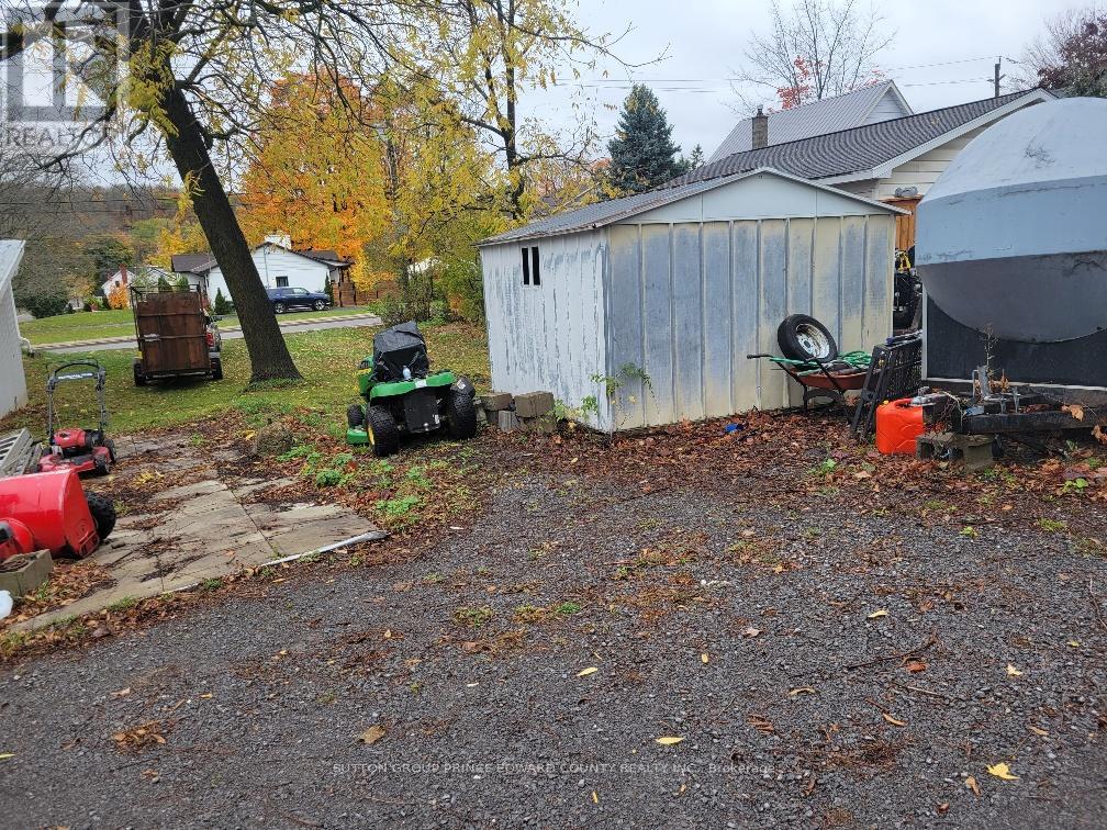 11 Low Street, Prince Edward County (Picton Ward), Ontario  K0K 2T0 - Photo 21 - X12496534