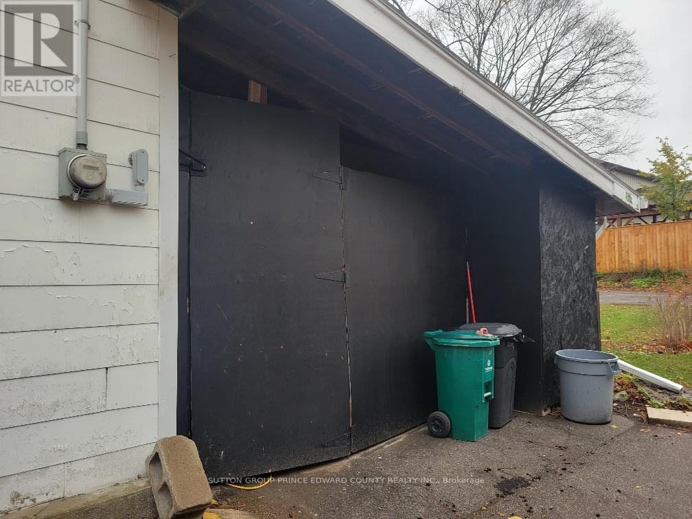 11 Low Street, Prince Edward County (Picton Ward), Ontario  K0K 2T0 - Photo 24 - X12496534