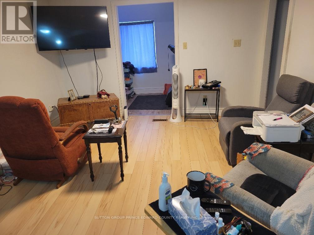 11 Low Street, Prince Edward County (Picton Ward), Ontario  K0K 2T0 - Photo 5 - X12496534