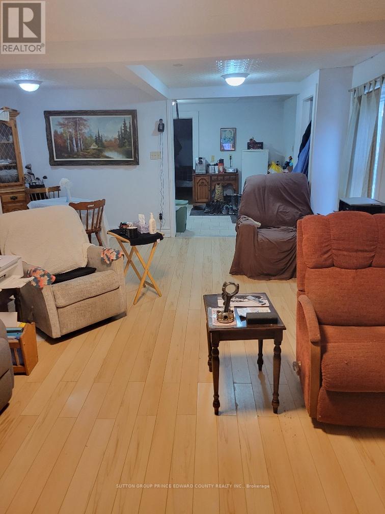 11 Low Street, Prince Edward County (Picton Ward), Ontario  K0K 2T0 - Photo 6 - X12496534