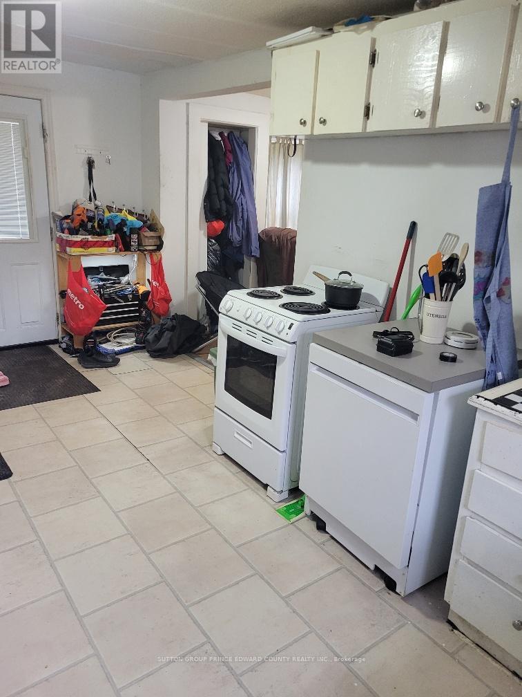 11 Low Street, Prince Edward County (Picton Ward), Ontario  K0K 2T0 - Photo 9 - X12496534