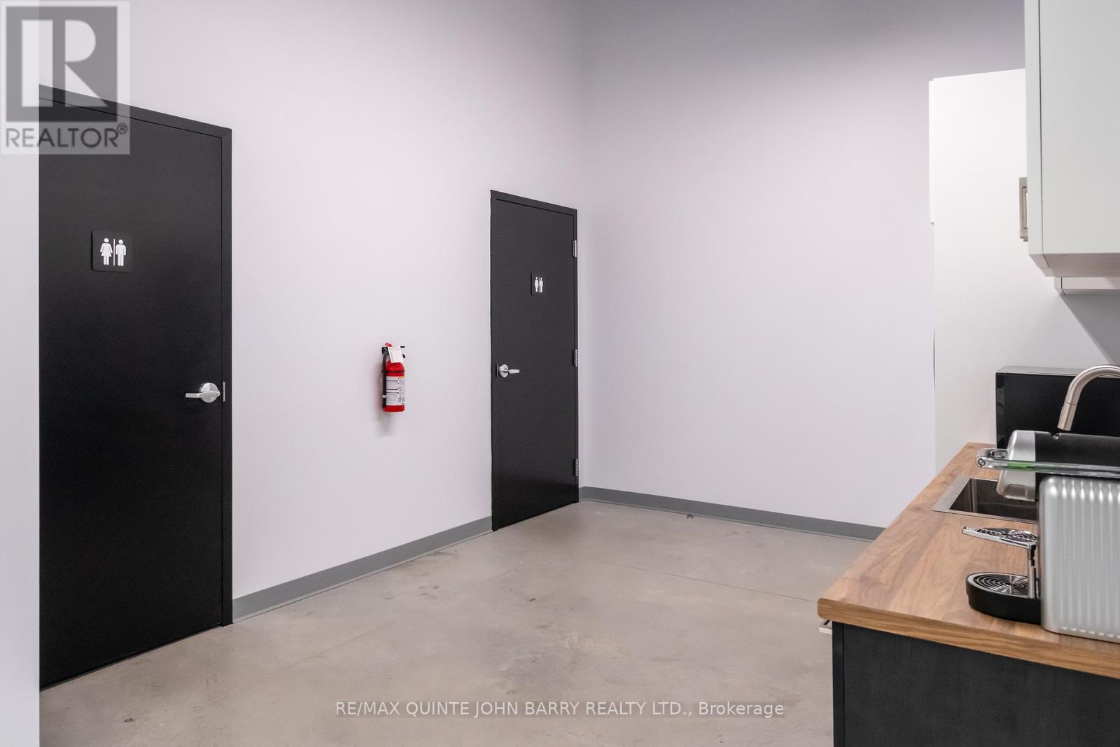 Unit B - 6 Douglas Road, Quinte West (Trenton Ward), Ontario  K8V 5P8 - Photo 12 - X12496566