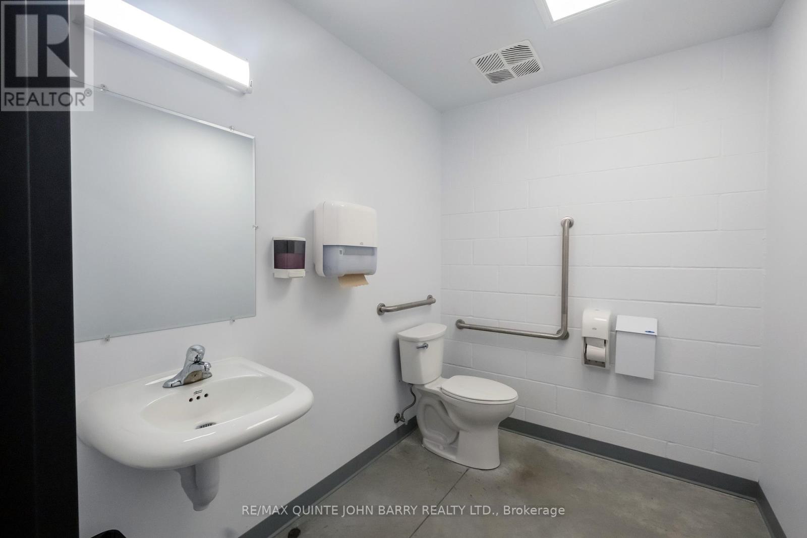 Unit B - 6 Douglas Road, Quinte West (Trenton Ward), Ontario  K8V 5P8 - Photo 18 - X12496566