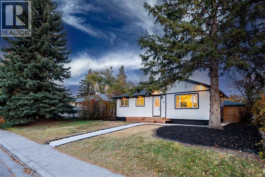 152 Southampthon Drive Sw, Calgary, Alberta  T2W 0V1 - Photo 1 - A2265620