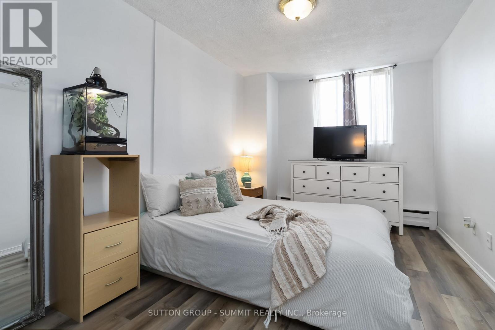 1501 - 975 Warwick Court, Burlington, Ontario  L7T 3Z7 - Photo 13 - W12496270