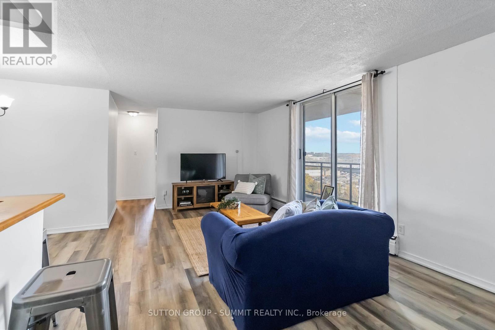 1501 - 975 Warwick Court, Burlington, Ontario  L7T 3Z7 - Photo 5 - W12496270