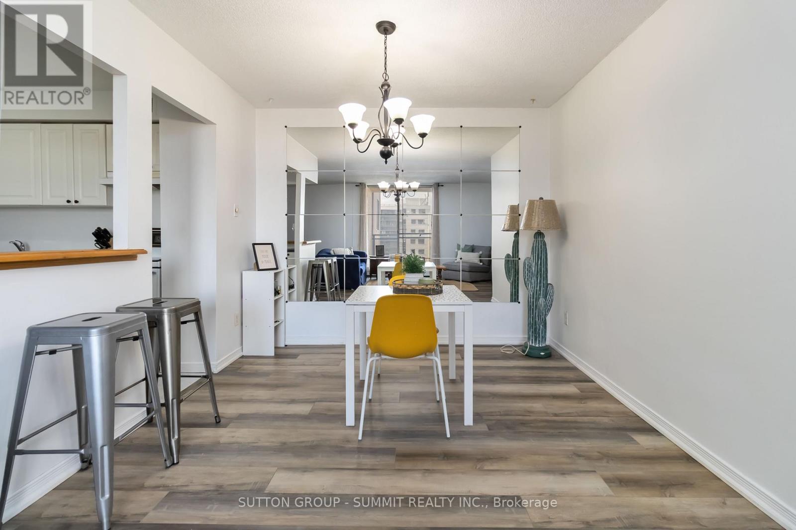 1501 - 975 Warwick Court, Burlington, Ontario  L7T 3Z7 - Photo 8 - W12496270