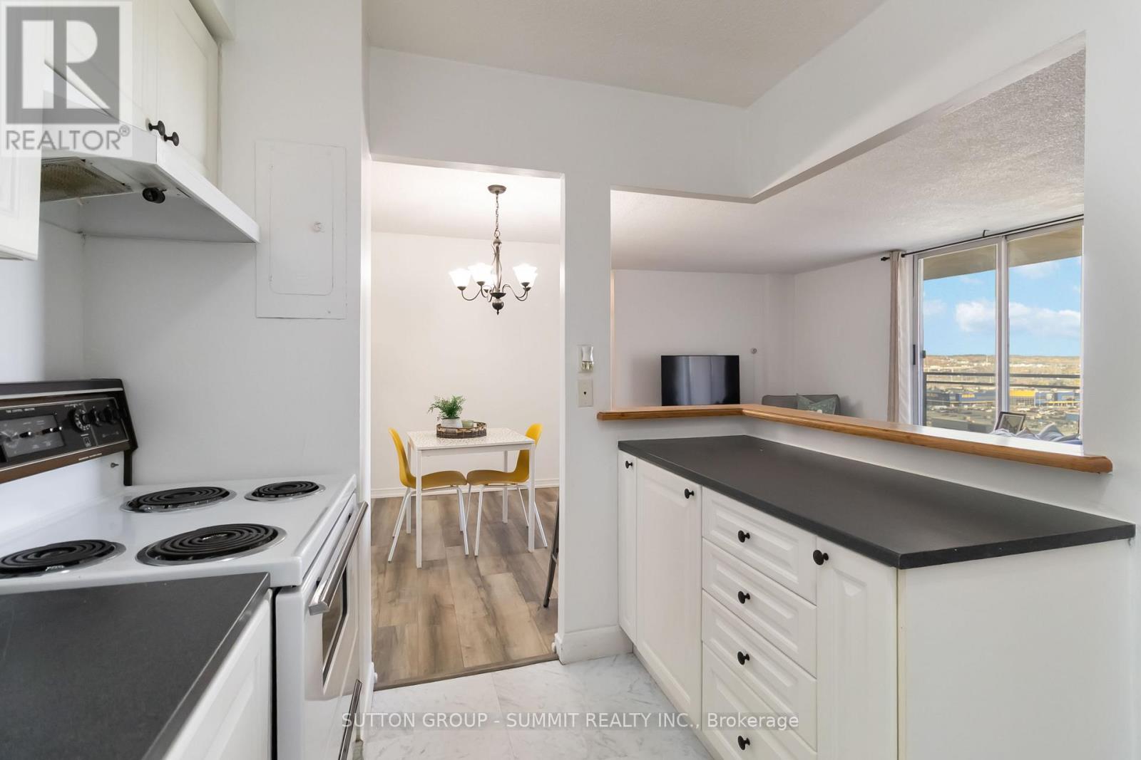 1501 - 975 Warwick Court, Burlington, Ontario  L7T 3Z7 - Photo 9 - W12496270