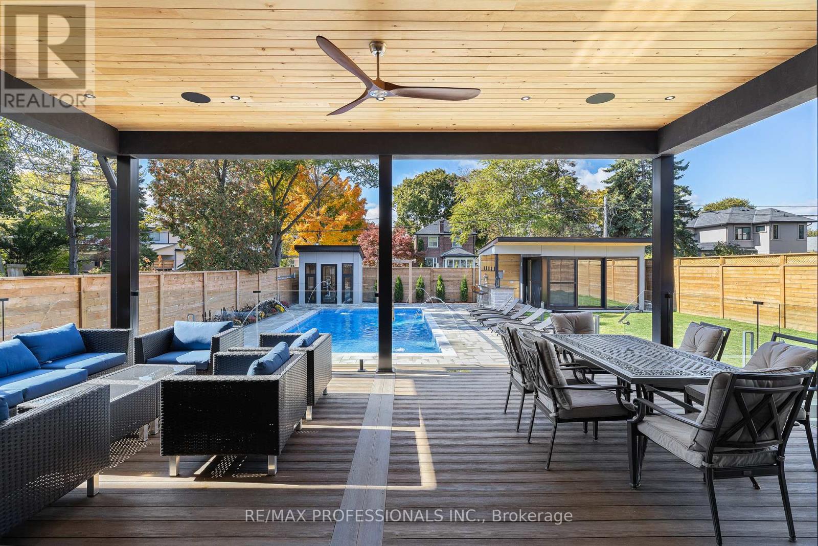 122 Ashbourne Drive, Toronto, Ontario  M9B 4H8 - Photo 10 - W12496278