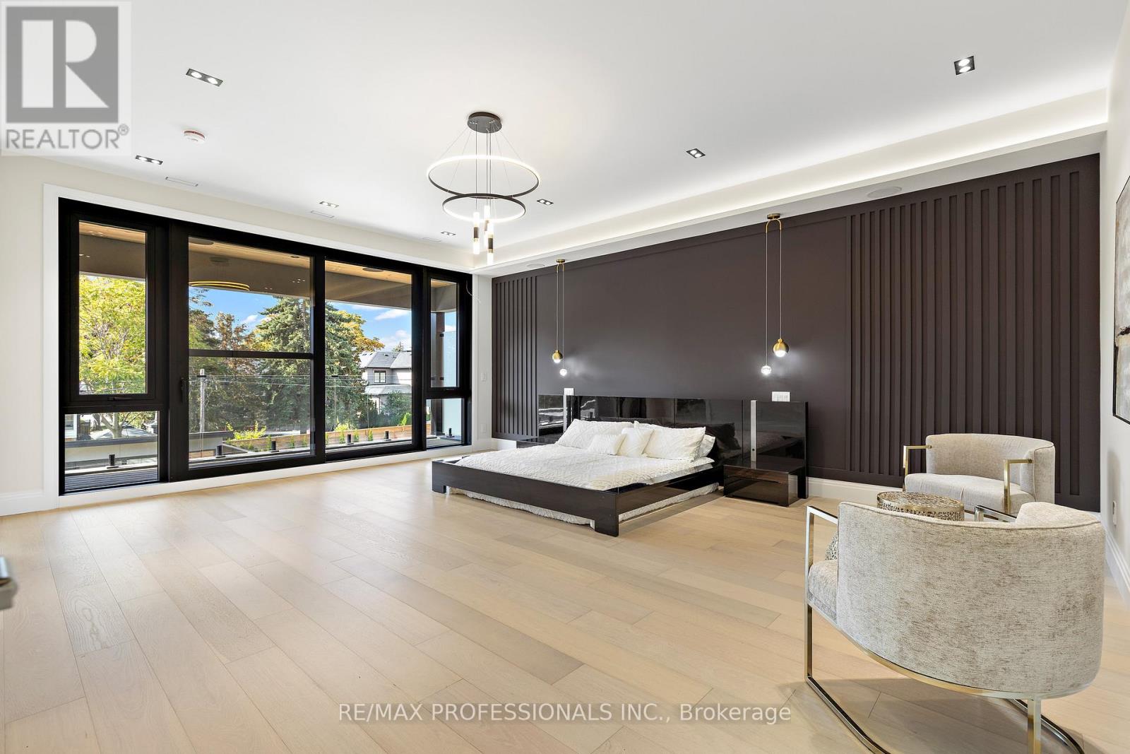 122 Ashbourne Drive, Toronto, Ontario  M9B 4H8 - Photo 21 - W12496278