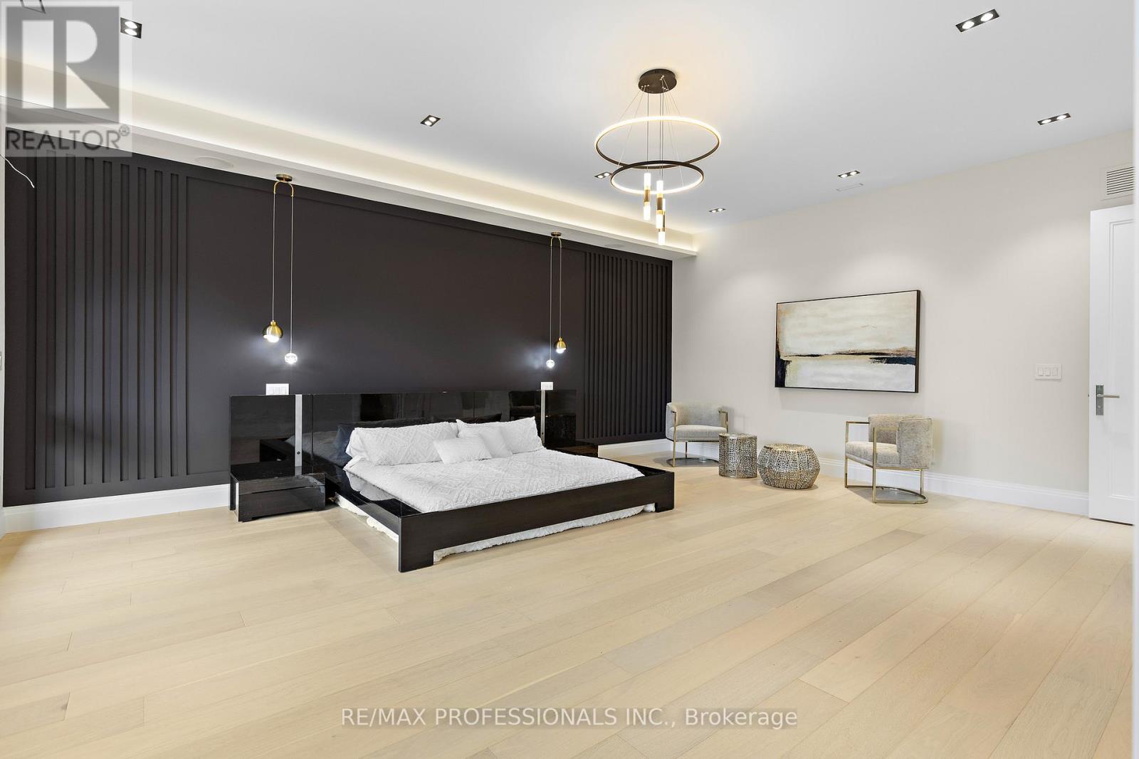 122 Ashbourne Drive, Toronto, Ontario  M9B 4H8 - Photo 22 - W12496278