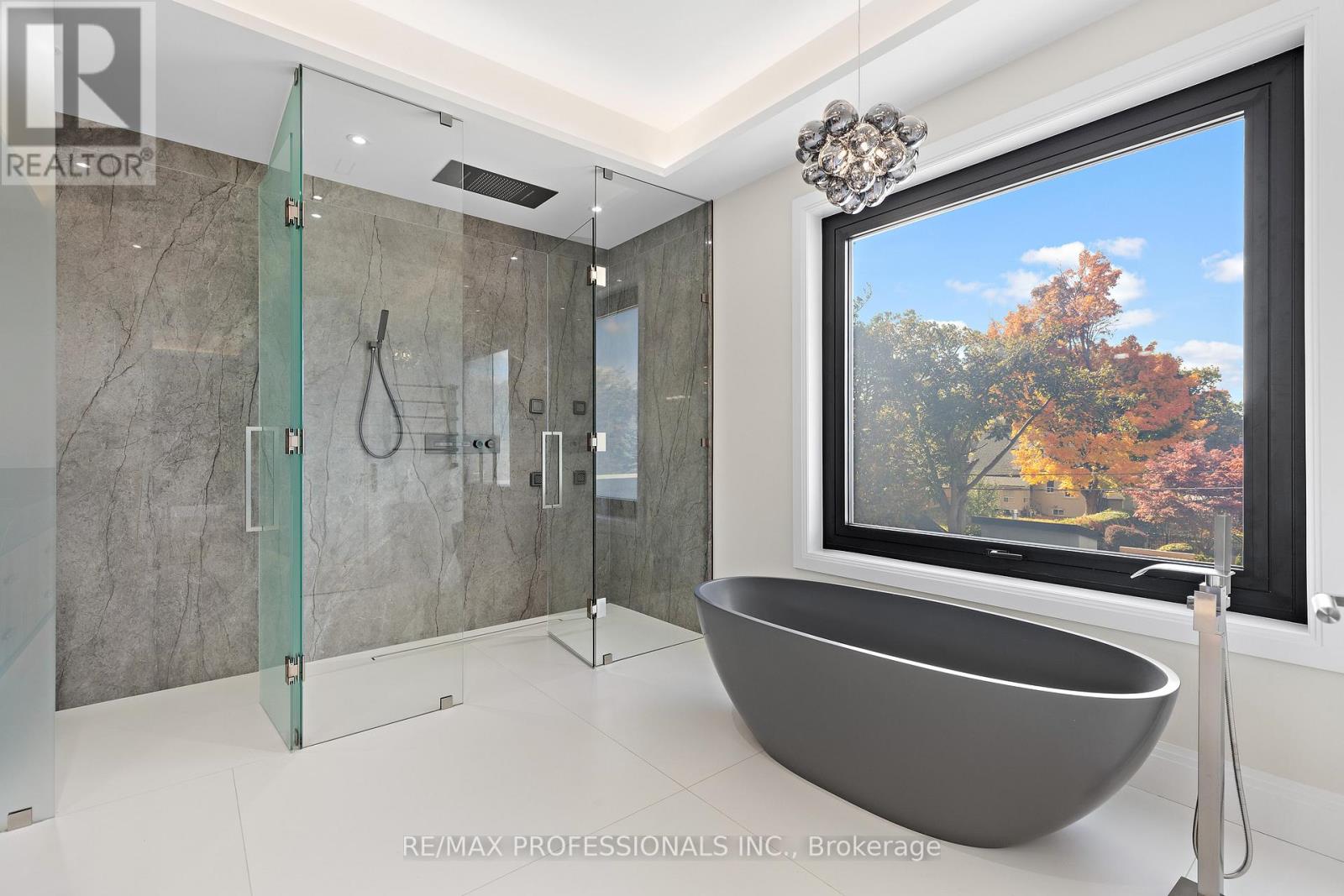 122 Ashbourne Drive, Toronto, Ontario  M9B 4H8 - Photo 24 - W12496278