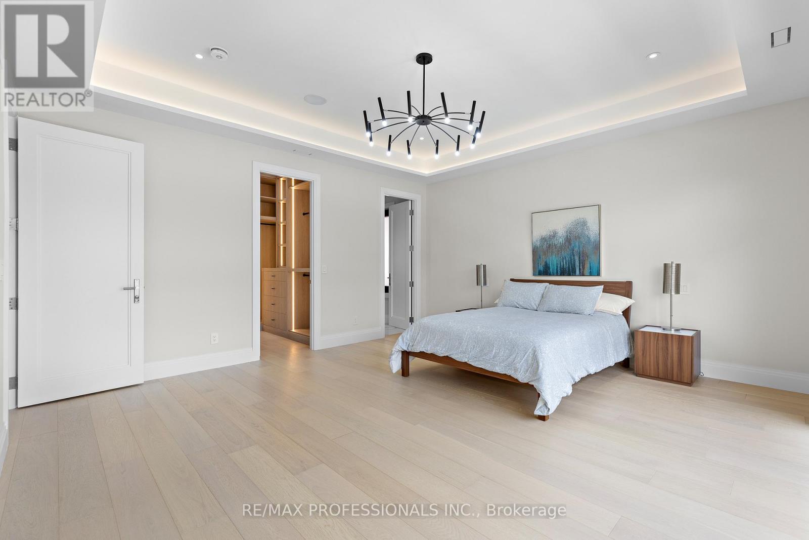 122 Ashbourne Drive, Toronto, Ontario  M9B 4H8 - Photo 28 - W12496278