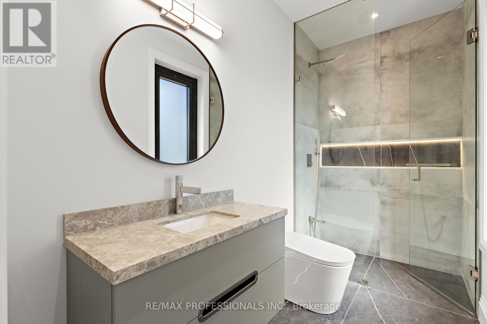 122 Ashbourne Drive, Toronto, Ontario  M9B 4H8 - Photo 31 - W12496278