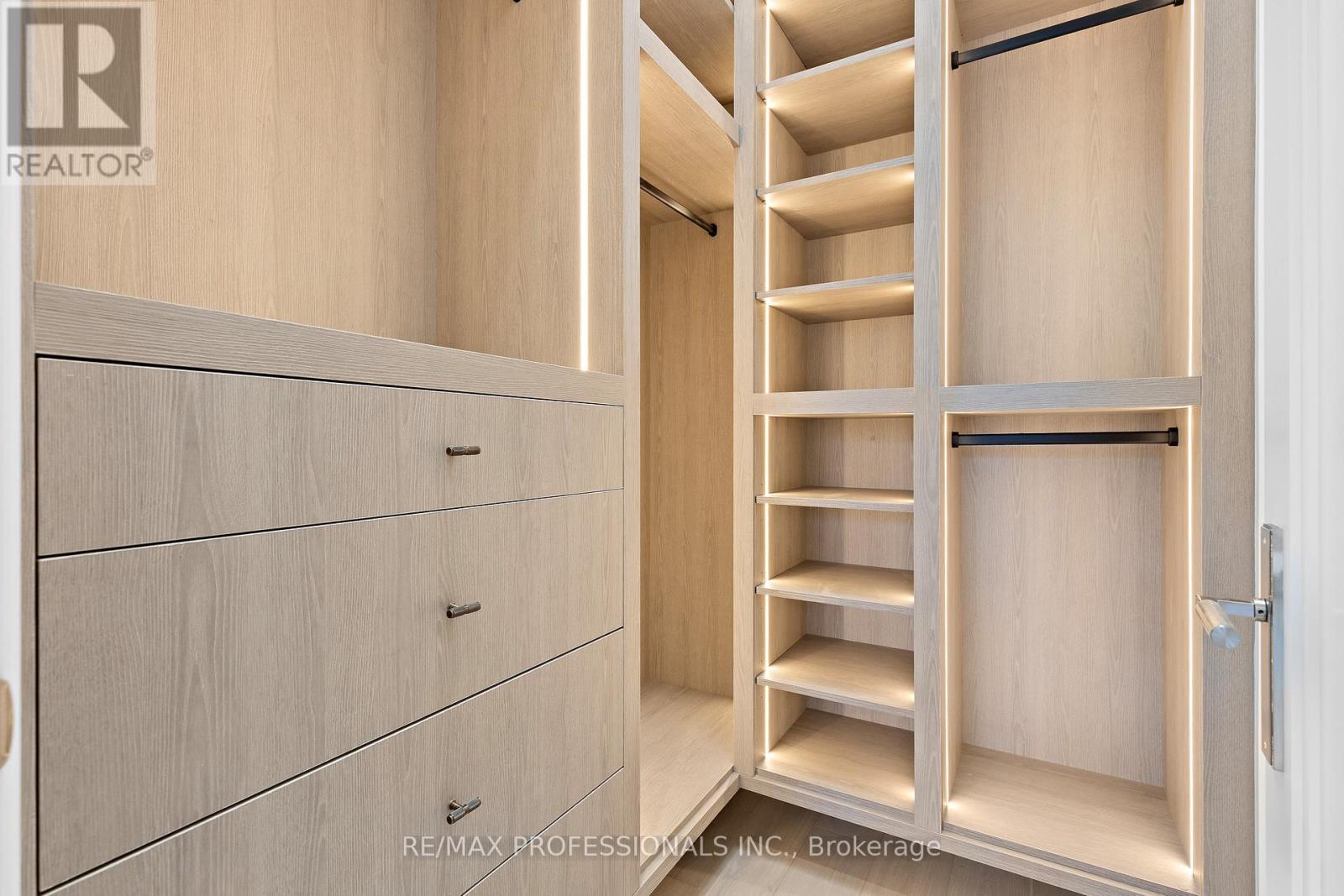 122 Ashbourne Drive, Toronto, Ontario  M9B 4H8 - Photo 32 - W12496278