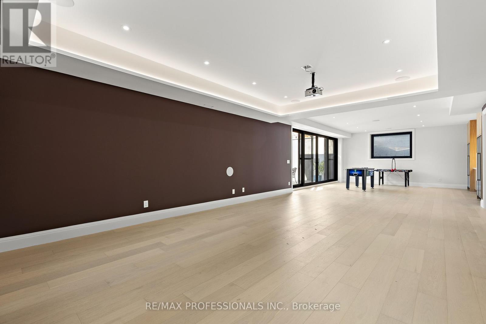 122 Ashbourne Drive, Toronto, Ontario  M9B 4H8 - Photo 40 - W12496278