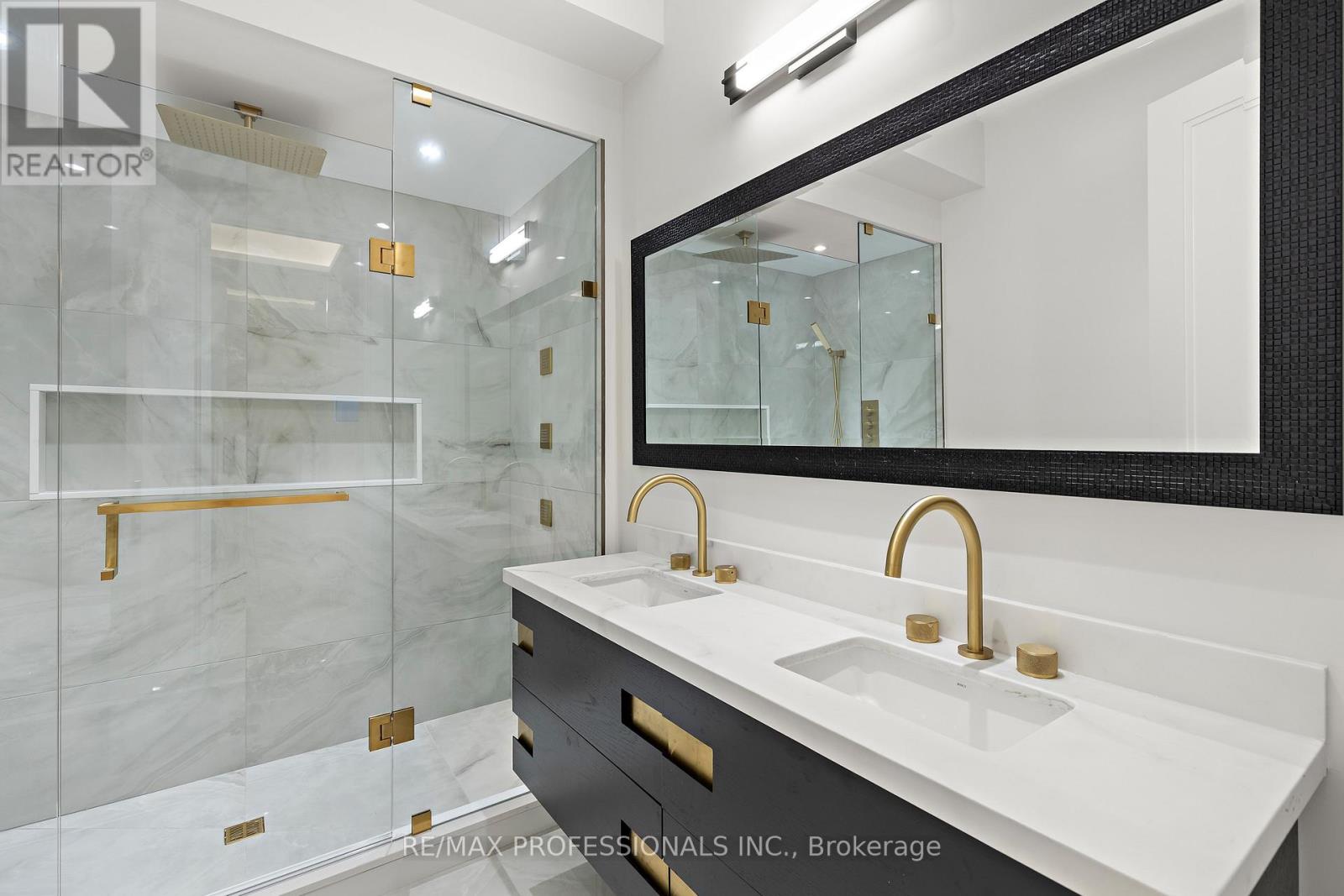 122 Ashbourne Drive, Toronto, Ontario  M9B 4H8 - Photo 43 - W12496278