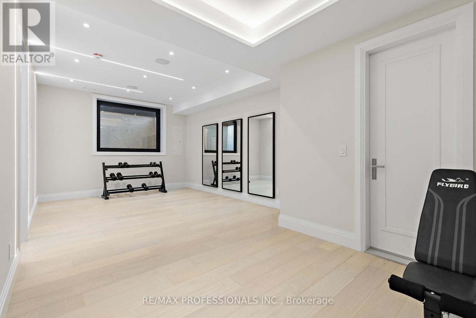 122 Ashbourne Drive, Toronto, Ontario  M9B 4H8 - Photo 44 - W12496278