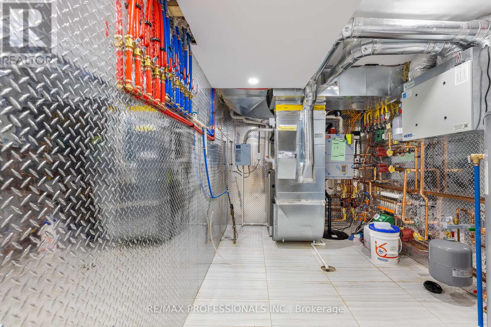 122 Ashbourne Drive, Toronto, Ontario  M9B 4H8 - Photo 47 - W12496278