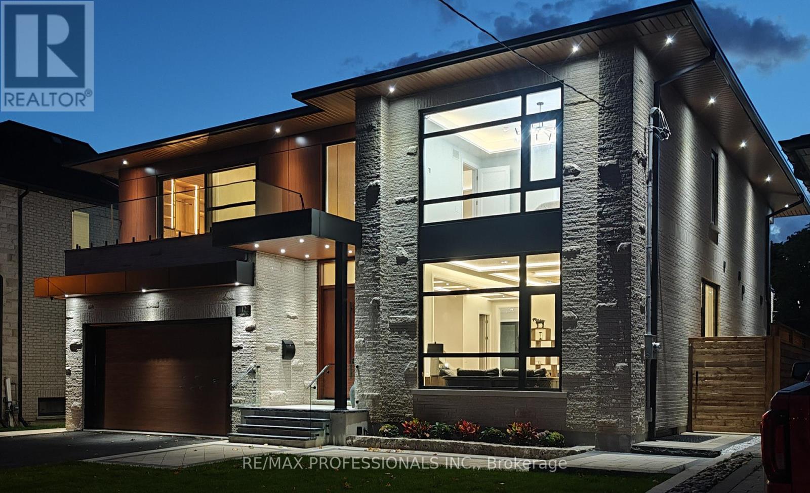 122 Ashbourne Drive, Toronto, Ontario  M9B 4H8 - Photo 49 - W12496278