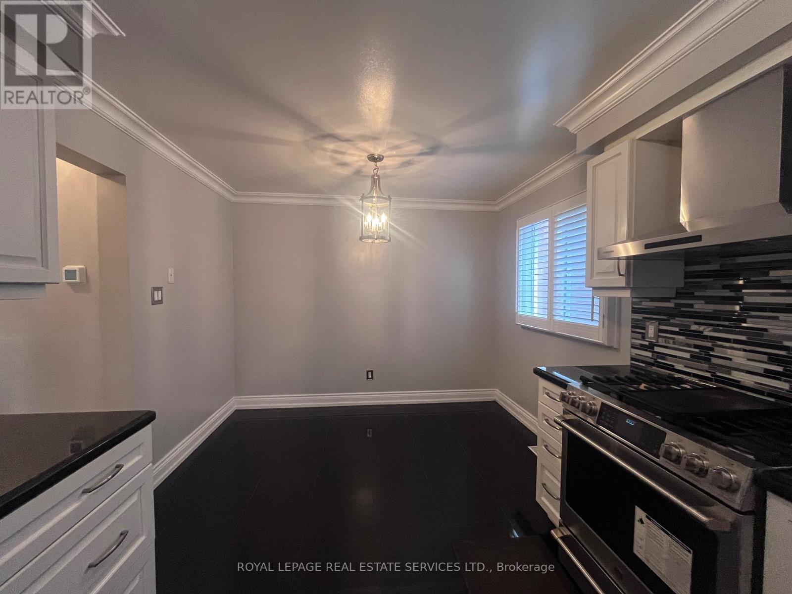 Upper - 5254 Astwell Avenue W, Mississauga, Ontario  L5R 3H8 - Photo 11 - W12496280