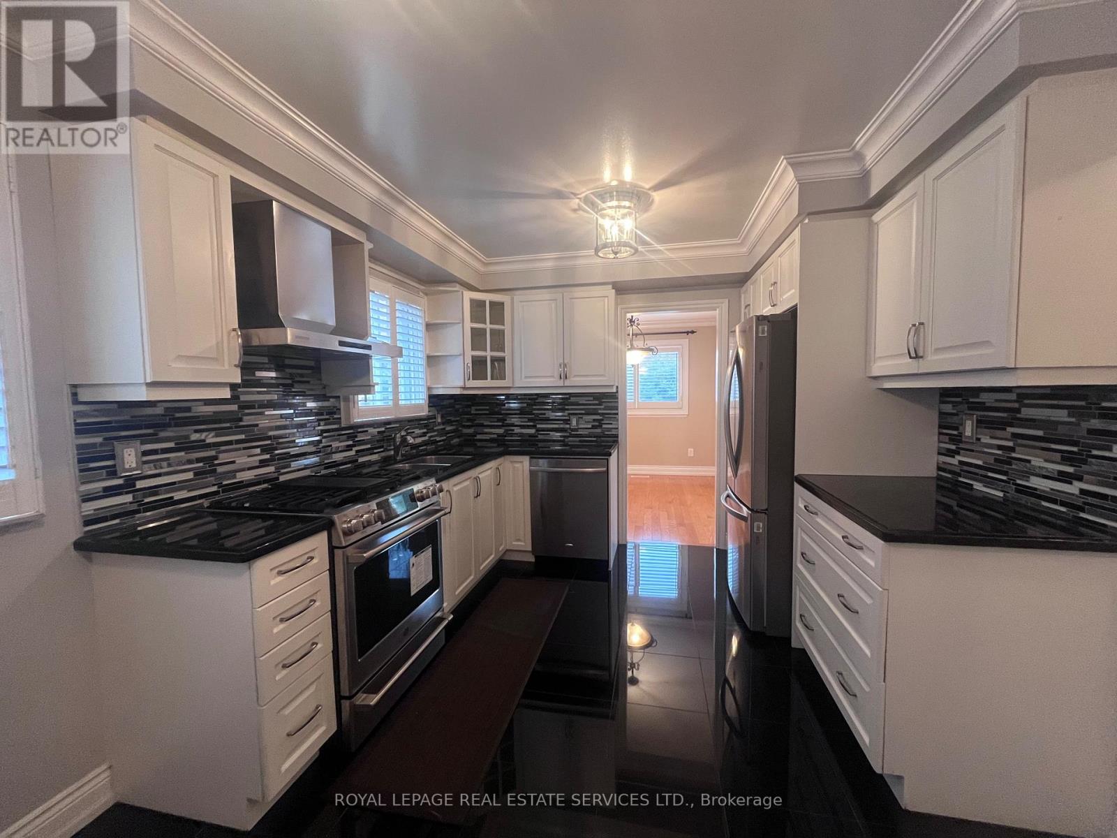 Upper - 5254 Astwell Avenue W, Mississauga, Ontario  L5R 3H8 - Photo 12 - W12496280