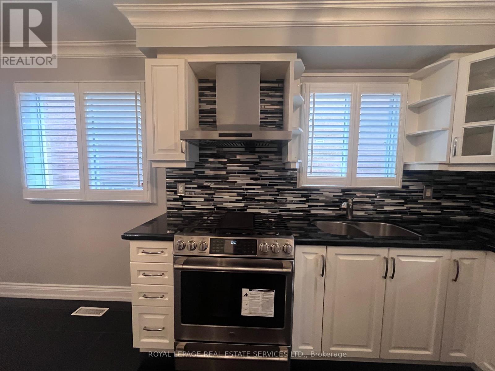 Upper - 5254 Astwell Avenue W, Mississauga, Ontario  L5R 3H8 - Photo 13 - W12496280