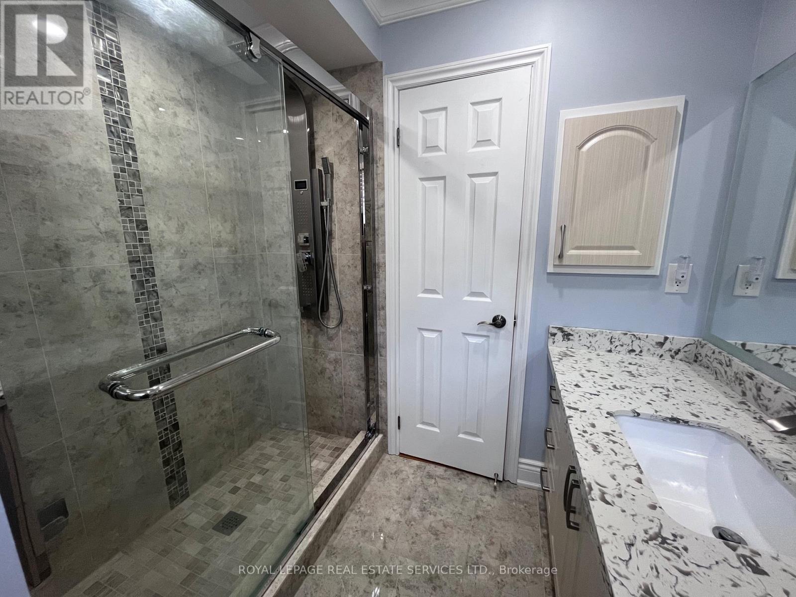 Upper - 5254 Astwell Avenue W, Mississauga, Ontario  L5R 3H8 - Photo 16 - W12496280