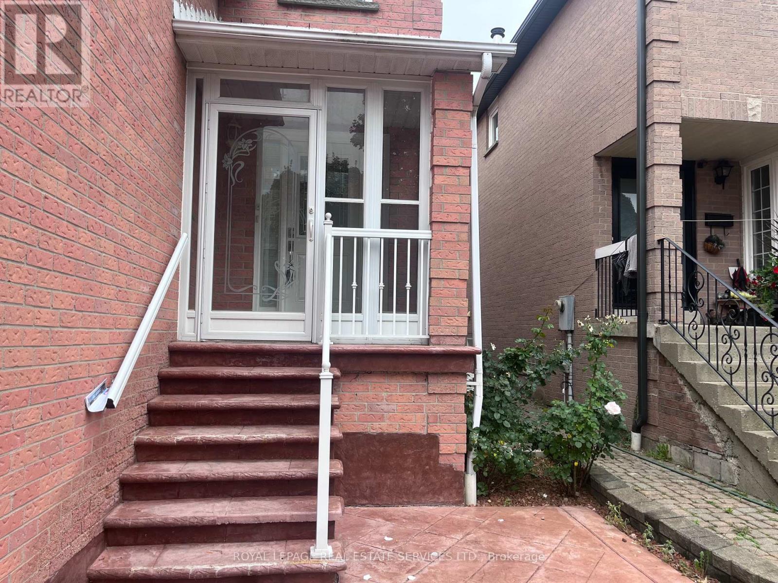 Upper - 5254 Astwell Avenue W, Mississauga, Ontario  L5R 3H8 - Photo 2 - W12496280