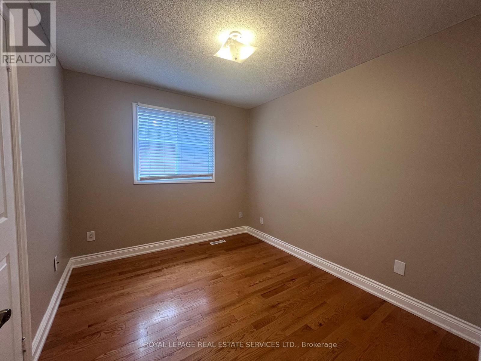 Upper - 5254 Astwell Avenue W, Mississauga, Ontario  L5R 3H8 - Photo 21 - W12496280