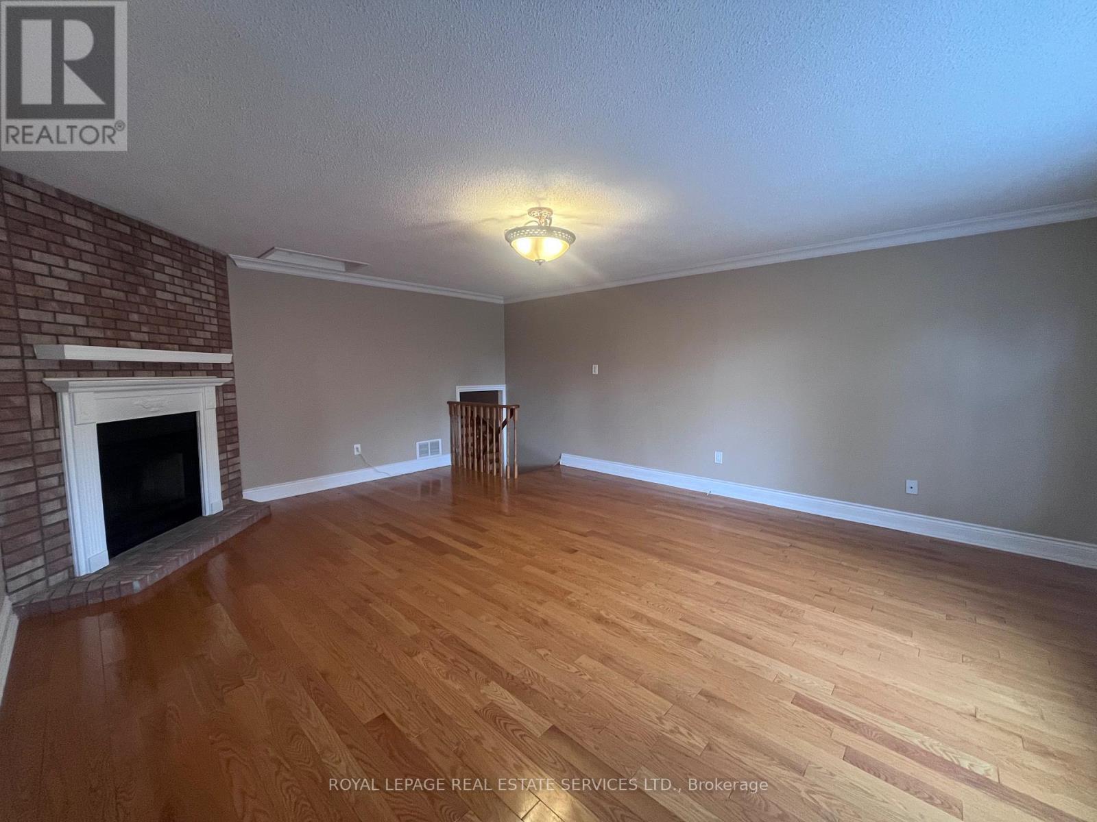 Upper - 5254 Astwell Avenue W, Mississauga, Ontario  L5R 3H8 - Photo 5 - W12496280