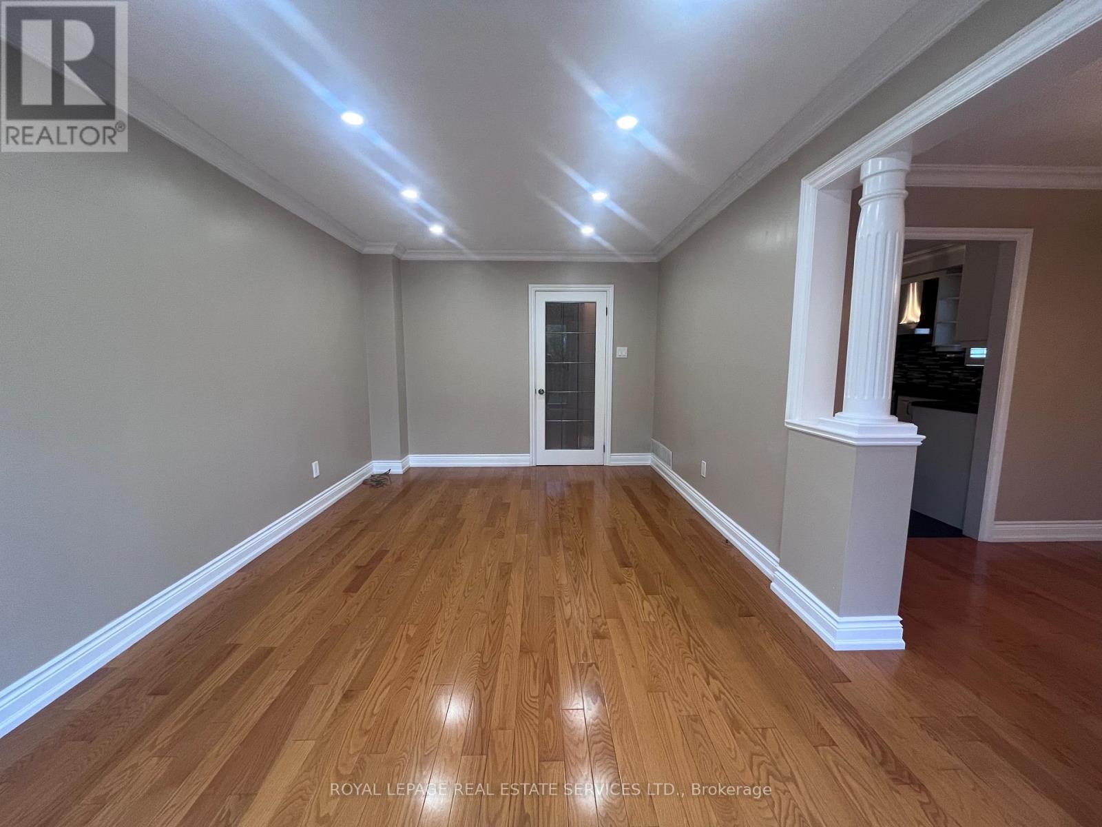 Upper - 5254 Astwell Avenue W, Mississauga, Ontario  L5R 3H8 - Photo 7 - W12496280