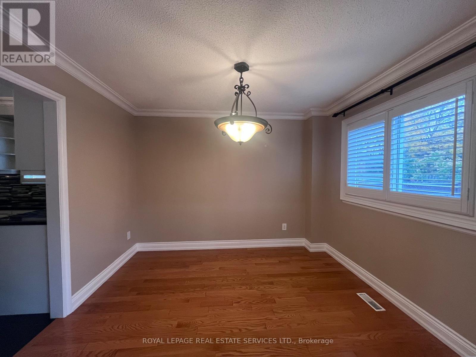 Upper - 5254 Astwell Avenue W, Mississauga, Ontario  L5R 3H8 - Photo 8 - W12496280