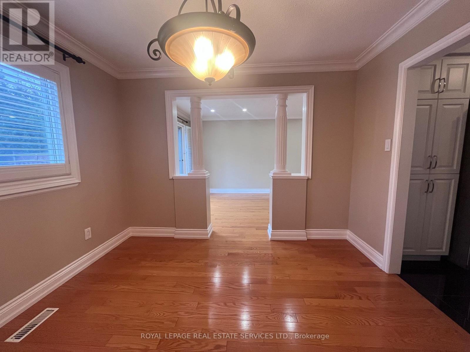 Upper - 5254 Astwell Avenue W, Mississauga, Ontario  L5R 3H8 - Photo 9 - W12496280