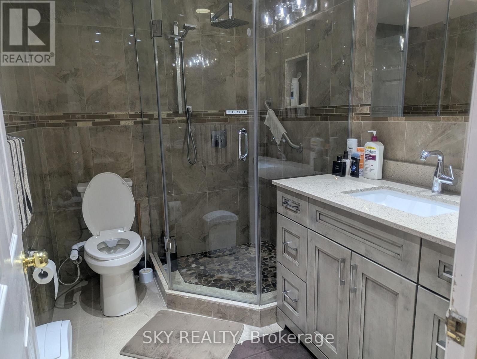5775 Invergordon Lane, Mississauga, Ontario  L5M 4R1 - Photo 2 - W12496328