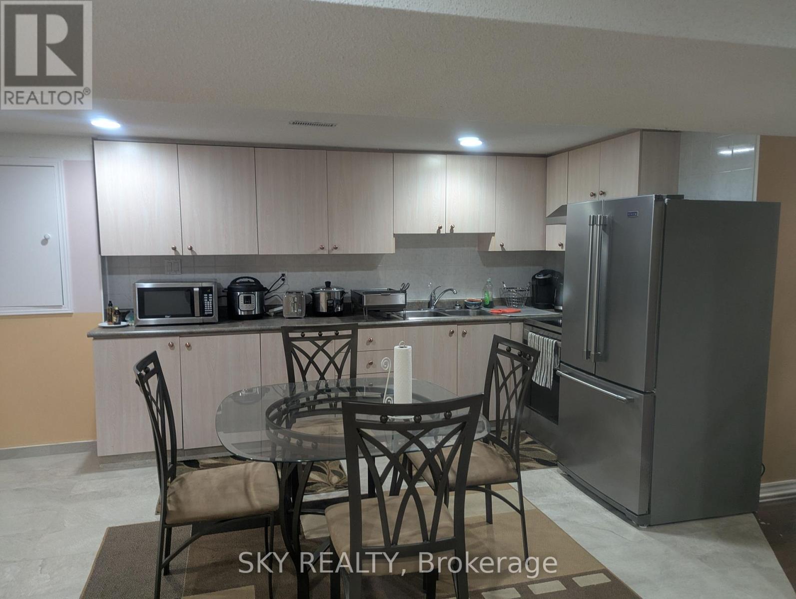 5775 Invergordon Lane, Mississauga, Ontario  L5M 4R1 - Photo 4 - W12496328