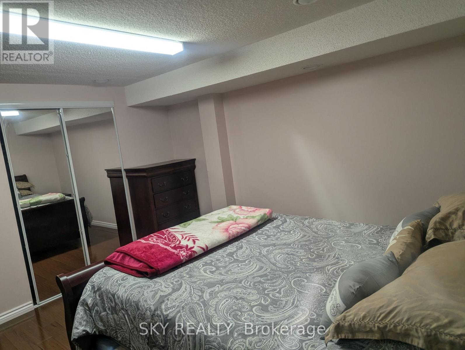 5775 Invergordon Lane, Mississauga, Ontario  L5M 4R1 - Photo 7 - W12496328