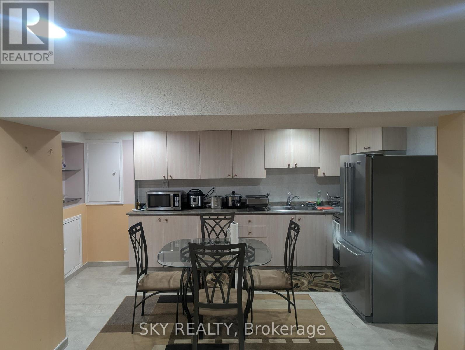 5775 Invergordon Lane, Mississauga, Ontario  L5M 4R1 - Photo 8 - W12496328