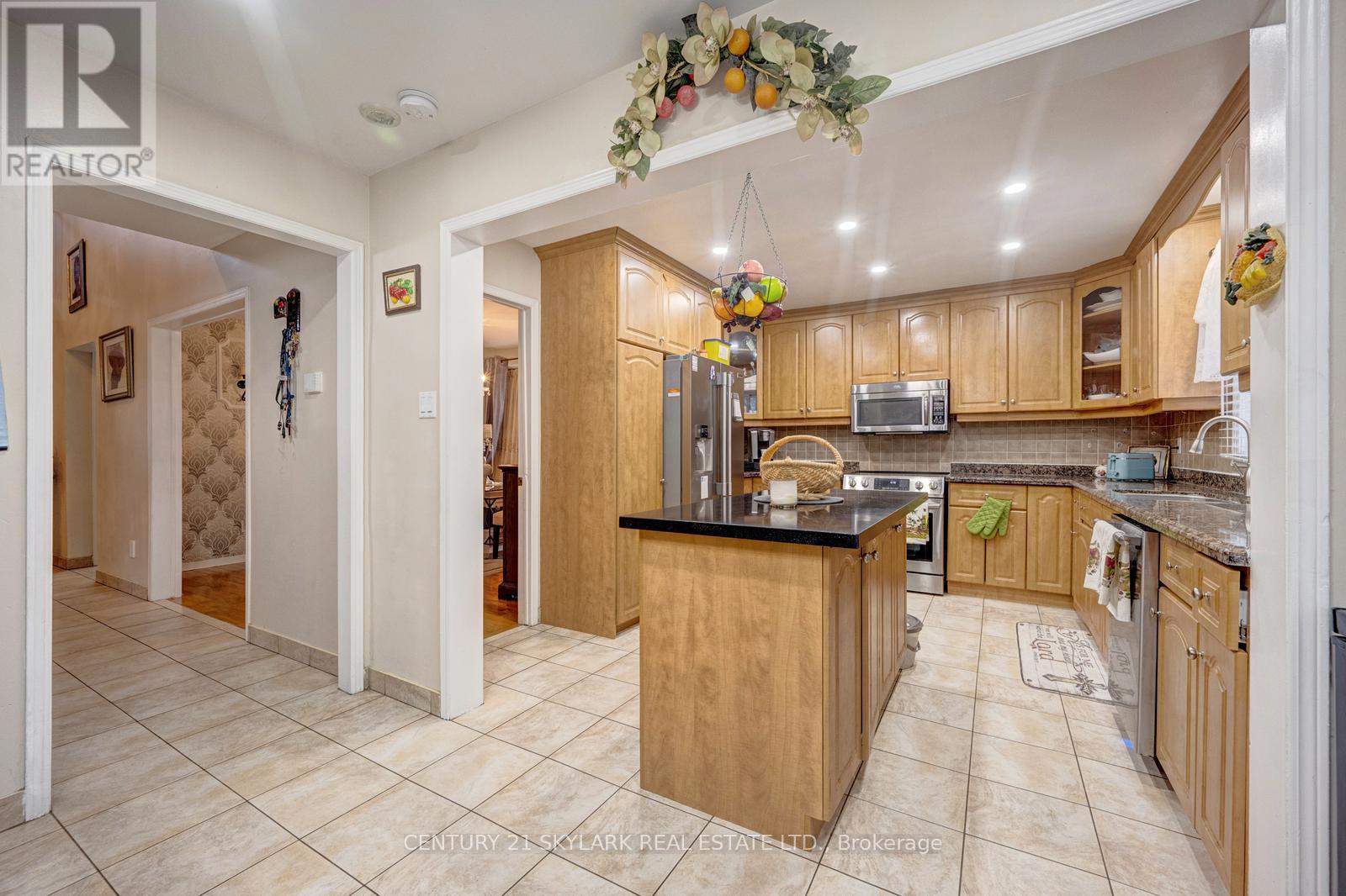 30 Wexford Road, Brampton (Heart Lake West), Ontario  L6Z 2V8 - Photo 17 - W12496334