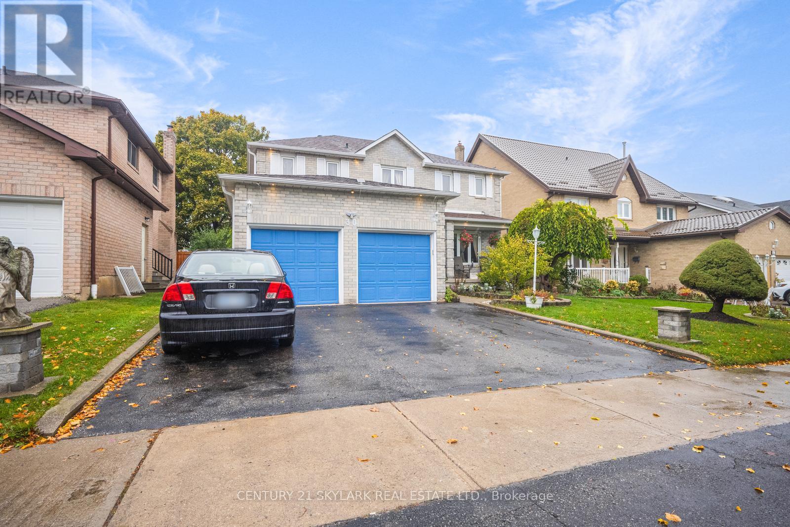 30 Wexford Road, Brampton (Heart Lake West), Ontario  L6Z 2V8 - Photo 2 - W12496334