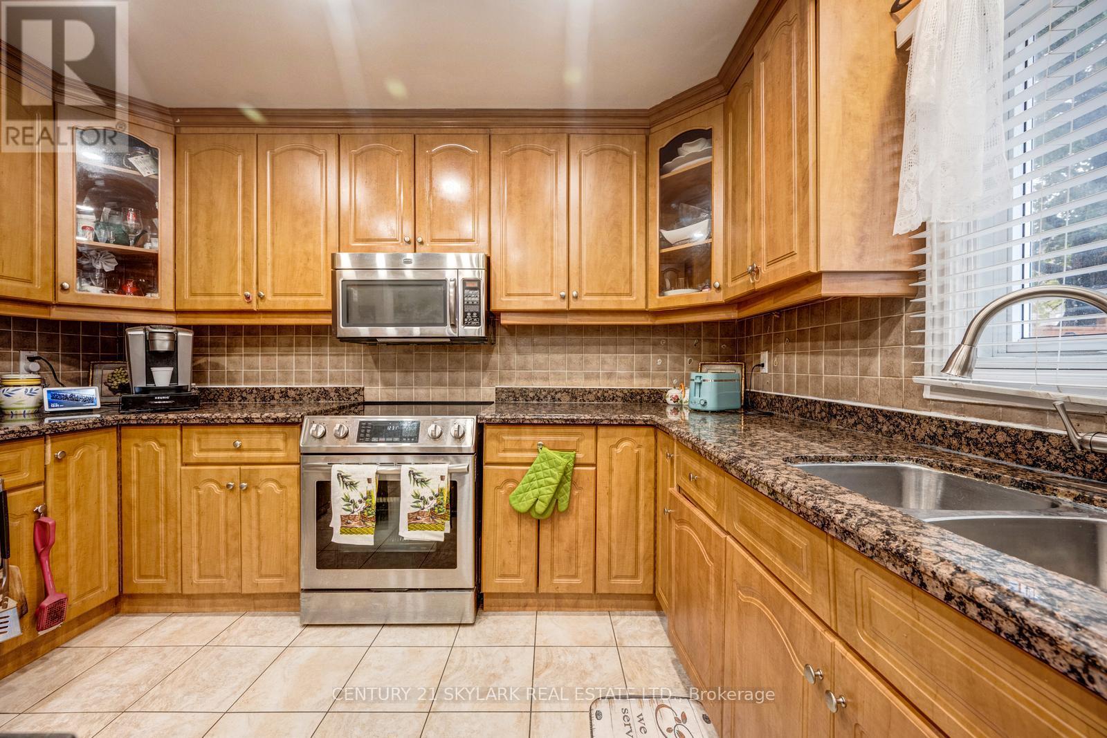 30 Wexford Road, Brampton (Heart Lake West), Ontario  L6Z 2V8 - Photo 20 - W12496334