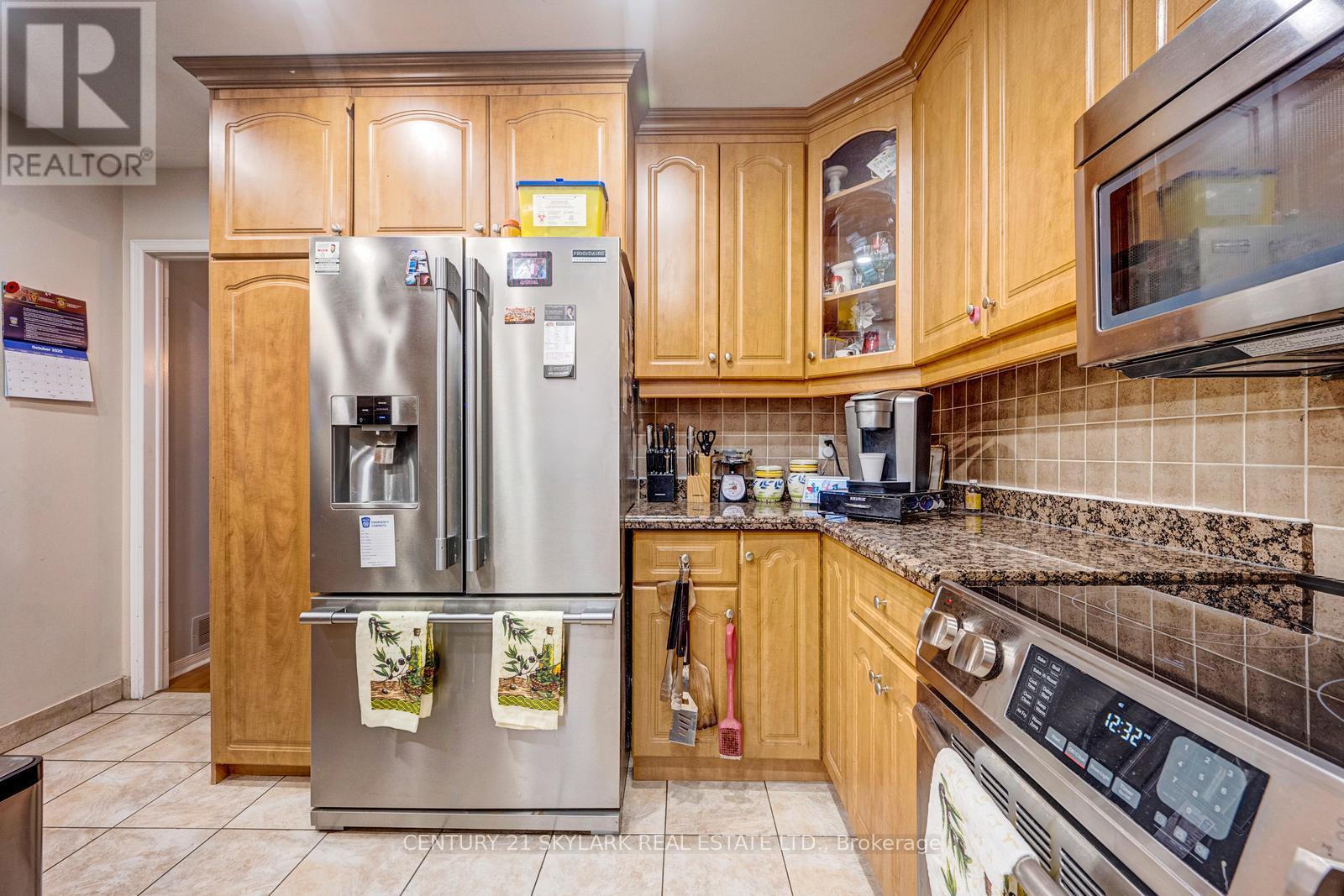 30 Wexford Road, Brampton (Heart Lake West), Ontario  L6Z 2V8 - Photo 21 - W12496334