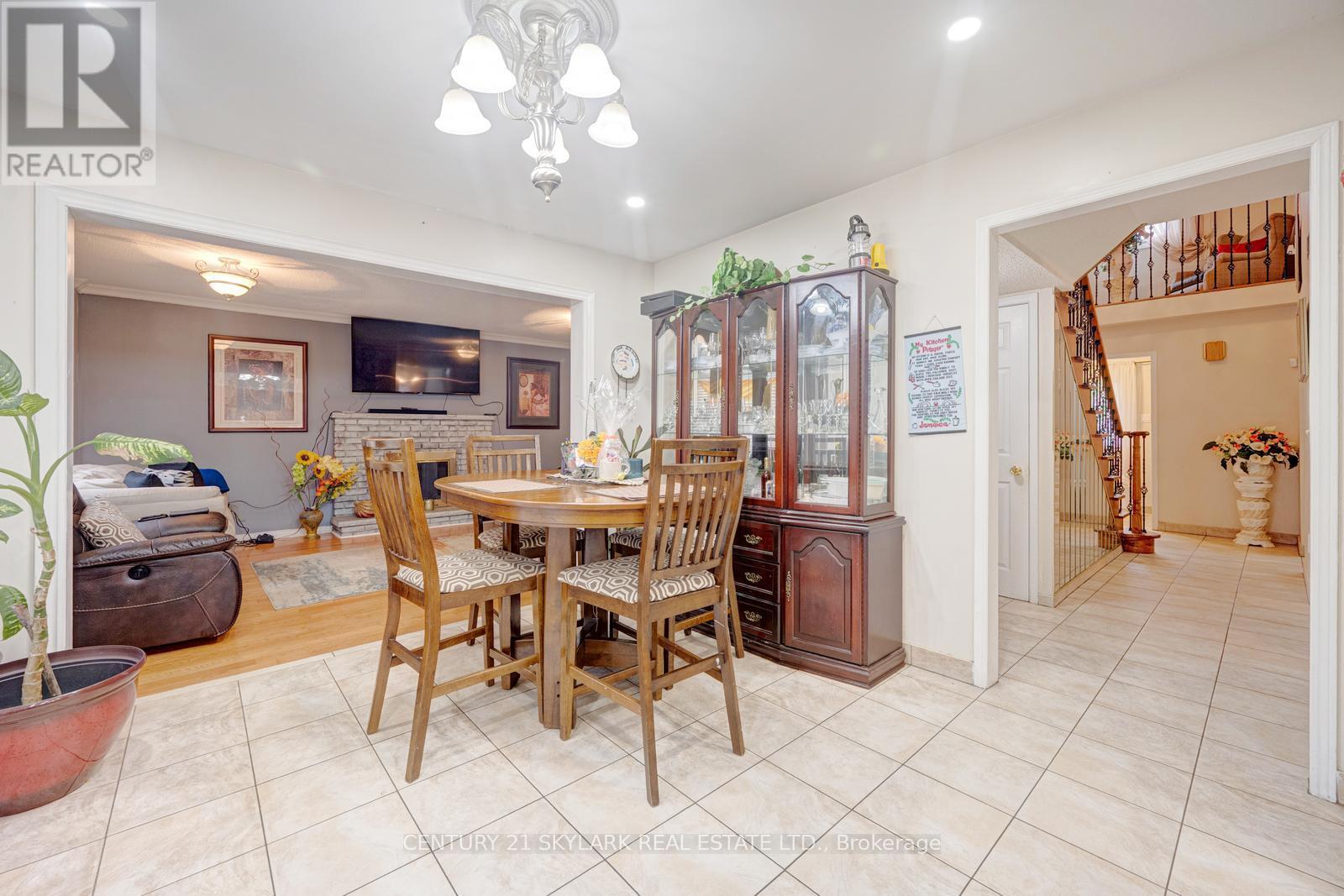 30 Wexford Road, Brampton (Heart Lake West), Ontario  L6Z 2V8 - Photo 22 - W12496334